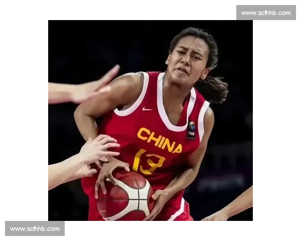 2.26 米女篮新星遭日媒酸评,国际教头盛赞 “长城级统治力” 2.26 米女篮新星遭日媒酸评,国际教头盛赞 “长城级统治力”
