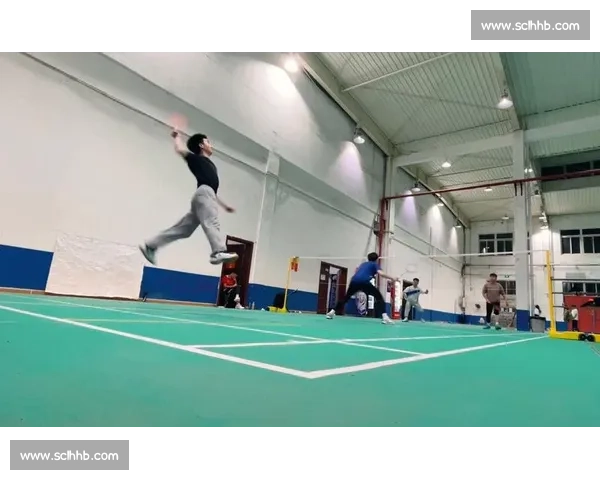 260 斤 “功夫熊猫” 跳杀惊艳全场！揭秘羽毛球教练的逆袭之路